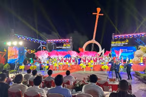 Quang cảnh lễ khai mạc Tuần lễ Khoa học, Công nghệ-Văn hóa, Du lịch năm 2026 tại Cà Mau. (Ảnh: TRỌNG DUY)