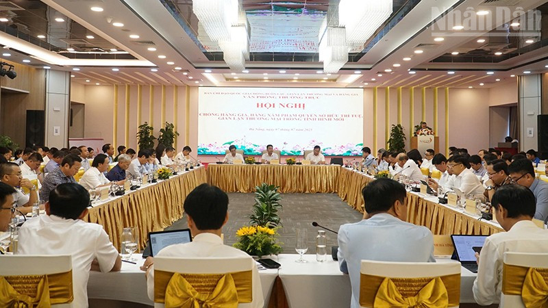 Hội nghị là dịp để nhìn lại thực trạng về hoạt động sản xuất, buôn bán hàng giả, hàng xâm phạm quyền sở hữu trí tuệ. ndo_tr_hang-gia-2.jpg