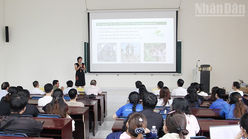 Đại biểu chia sẻ thông tin tại diễn đàn