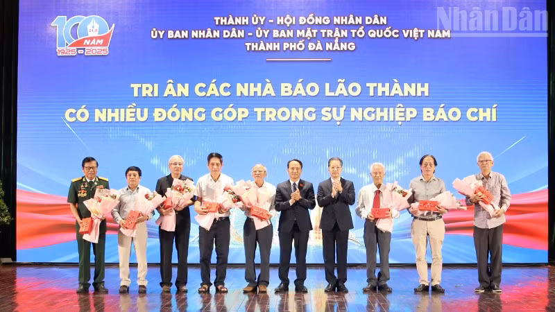Tri ân các thế hệ nhà báo.