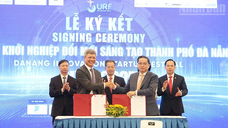 Ủy ban nhân dân thành phố Đà Nẵng ký kết hợp tác cùng Tập đoàn CT Group. ndo_tr_surf2.jpg