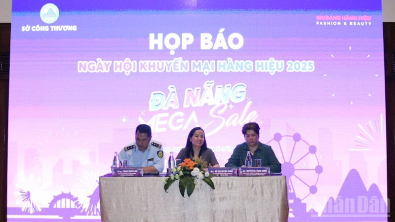 Họp báo thông tin về Ngày hội khuyến mại hàng hiệu.