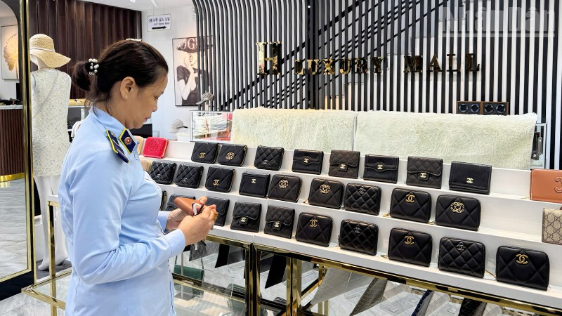 Chi cục Quản lý thị trường Đà Nẵng mở đợt cao điểm đấu tranh ngăn chặn, đẩy lùi tình trạng buôn lậu, gian lận thương mại, hàng giả, xâm phạm quyền sở hữu trí tuệ. ndo_tr_qltt.jpg