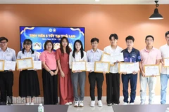 Các cá nhân tiêu biểu được trao tặng danh hiệu “Sinh viên 5 tốt”.