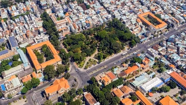 Hiện trang khu đất ở số 21 Thống Nhất, phường Vũng Tàu- là khu đất có nhiều cây xanh trong hình. 