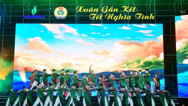 Một tiết mục văn nghệ trong chương trình "Xuân gắn kết-Tết nghĩa tình".