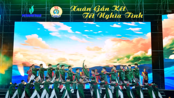 Một tiết mục văn nghệ trong chương trình "Xuân gắn kết-Tết nghĩa tình".