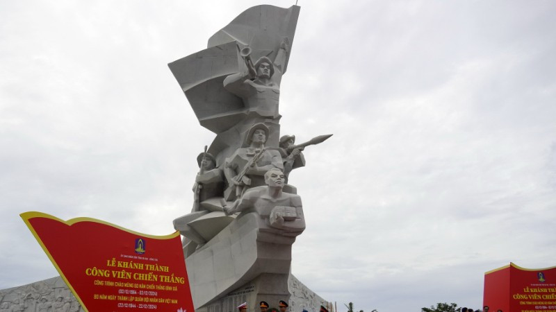 Tượng đài chiến thắng Tiểu đoàn 445, lực lượng vũ trang Bà Rịa-Vũng Tàu tại phường Bà Rịa, Thành phố Hồ Chí Minh. 