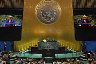 Tổng Thư ký Liên hợp quốc Antonio Guterres phát biểu trong một phiên họp của Đại hội đồng Liên hợp quốc tại trụ sở ở New York. (Ảnh: XINHUA)