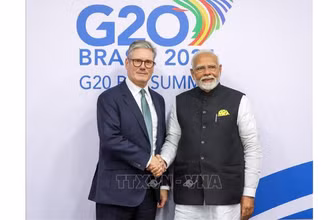 Thủ tướng Ấn Độ Narendra Modi và Thủ tướng Anh Keir Starmer. (Ảnh tư liệu: TTXVN)