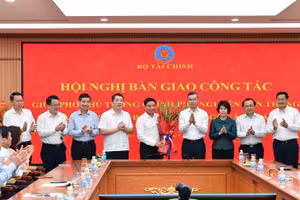 Hội nghị bàn giao công tác giữa Phó Thủ tướng Chính phủ Nguyễn Văn Thắng và Bộ trưởng Tài chính Ngô Văn Tuấn.