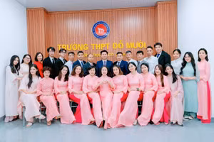 Đội ngũ giáo viên trường Trung học phổ thông Đỗ Mười.