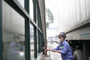 Bụi mịn PM2.5 phủ khắp thành phố Hà Nội.