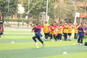 Giờ học thể chất của học sinh Trường tiểu học, trung học cơ sở và trung học phổ thông Thực nghiệm khoa học giáo dục (Hà Nội).