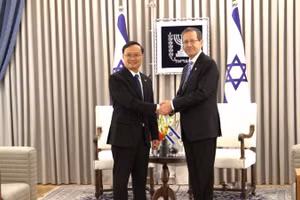 Đại sứ Việt Nam tại Israel Nguyễn Kỳ Sơn tại lễ trình Thư ủy nhiệm lên Tổng thống Israel Isaac Herzog. (Ảnh: TTXVN)
