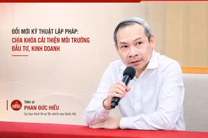 Tiến sĩ Phan Đức Hiếu trao đổi về quá trình cải cách thủ tục hành chính, cải thiện môi trường, đầu tư kinh doanh tại Việt Nam. (Ảnh: Có sử dụng yếu tố AI trong thiết kế)