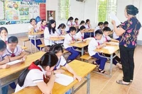 Nghệ nhân Nguyễn Thị Hương, người truyền lửa cho Câu lạc bộ Dân ca Ví, Giặm Nghệ Tĩnh Hưng Tân. (Ảnh TRỌNG TÂM)