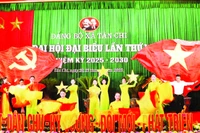 Văn nghệ chào mừng tại Đại hội đại biểu lần thứ nhất xã Tân Chi.