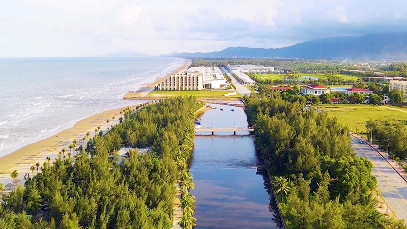Khu du lịch biển Xuân Thành (Hà Tĩnh) với nhiều dịch vụ, trải nghiệm thú vị.