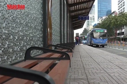 [Video] Hà Nội tăng cường 20 tuyến xe buýt phục vụ đại lễ A80