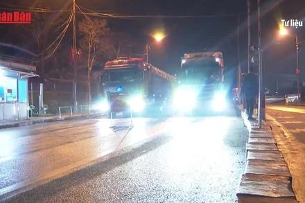 [Video] Lượng phương tiện chở hàng hóa thông quan qua Lạng Sơn tăng kỷ lục