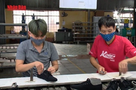 [Video] Dệt may, da giày hướng đến tỷ lệ nội địa hoá 70% 