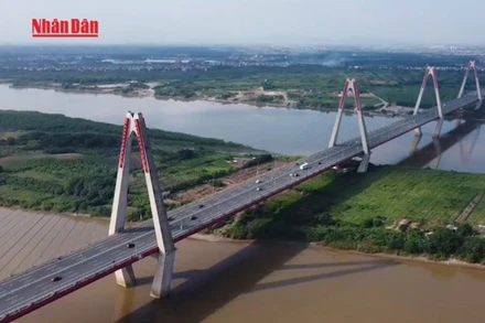 [Video] Hà Nội điều chỉnh tổ chức giao thông trên cầu Nhật Tân và đường dẫn lên cầu