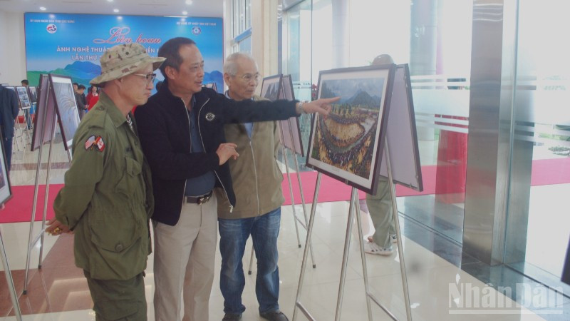 Nhiều tác phẩm ảnh xuất sắc đã được chọn treo, trao giải thưởng tại liên hoan ảnh khu vực miền núi phía bắc.