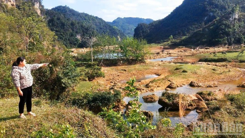 Nhà máy thủy điện Thoong Gót II chậm đền bù đất canh tác bị ngập úng cho người dân.