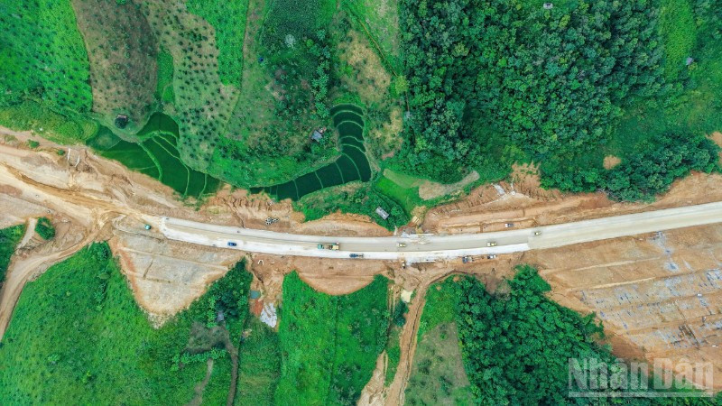 Hai tuyến cao tốc kết nối 2 tỉnh Cao Bằng và Lạng Sơn dự kiến sẽ được thông tuyến trong tháng 12/2025.