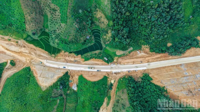 Hai tuyến cao tốc kết nối 2 tỉnh Cao Bằng và Lạng Sơn dự kiến sẽ được thông tuyến trong tháng 12/2025.