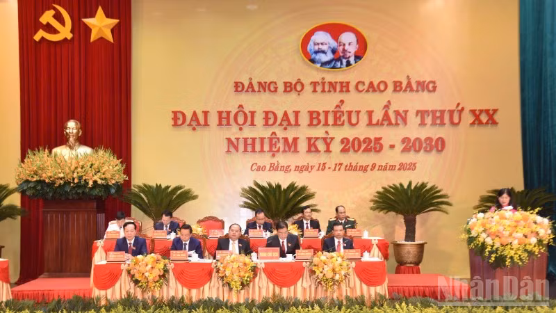 Đoàn chủ tịch Đại hội Đảng bộ tỉnh Cao Bằng lần thứ 20, nhiệm kỳ 2025-2030.