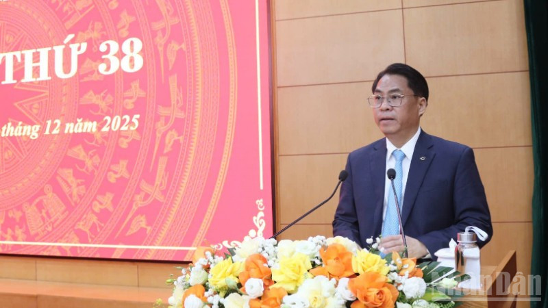 Đồng chí Phan Thăng An, Bí thư Tỉnh ủy Cao Bằng phát biểu ý kiến tại kỳ họp.