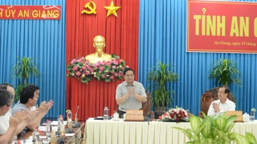 Thủ tướng Phạm Minh Chính phát biểu ý kiến kết luận cuộc làm việc với Ban Thường vụ Tỉnh ủy An Giang.