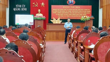 Đồng chí Nguyễn Thái Học, Phó Trưởng Ban Nội chính Trung ương giới thiệu những nội dung mới, quan trọng của cuốn sách