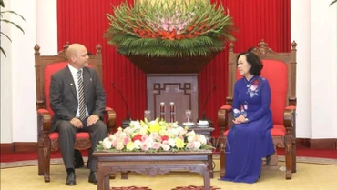Thường trực Ban Bí thư Trương Thị Mai tiếp đồng chí Gerardo Hernandez Nordelo, Chủ tịch Uỷ ban Bảo vệ Cách mạng Cuba. (Ảnh: TTXVN)