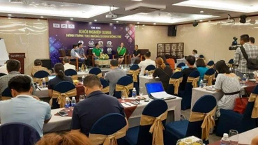 Giao lưu với các doanh nông trẻ tại tọa đàm “Khởi nghiệp xanh-Hành trình kiến tạo những doanh nông trẻ”.