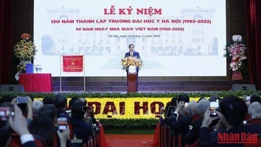 Thủ tướng Phạm Minh Chính phát biểu chúc mừng Trường Đại học Y Hà Nội. 