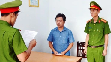 Đọc lệnh bắt tạm giam 4 tháng đối với Nguyễn Hoàng Minh.