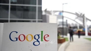 Biểu tượng Google tại trụ sở ở Mountain View, California, Mỹ. (Ảnh: AFP/TTXVN)
