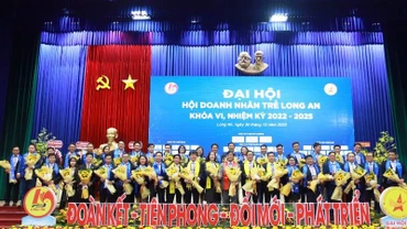 Ban Chấp hành Hội Doanh nhân trẻ tỉnh Long An khóa VI, nhiệm kỳ 2022–2025 ra mắt đại hội. 