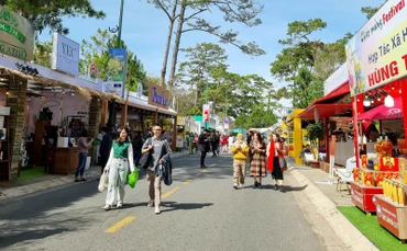 Phố đặc sản Đà Lạt-Lâm Đồng mở cửa dịp Festival Hoa Đà Lạt lần thứ IX. 