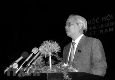 Đồng chí Võ Văn Kiệt phát biểu trước Quốc hội sau khi được bầu làm Thủ tướng Chính phủ ngày 23/9/1992 tại kỳ họp thứ nhất Quốc hội khóa IX. (Ảnh: Xuân Tuân/TTXVN) 