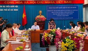 Quang cảnh buổi giám sát về việc huy động, quản lý và sử dụng các nguồn lực phục vụ công tác phòng, chống dịch Covid-19; việc thực hiện chính sách, pháp luật về y tế cơ sở, y tế dự phòng.