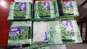5kg ma túy đá được các đối tượng ngụy trang thành những gói trà hòng qua mặt các lực lượng chức năng.