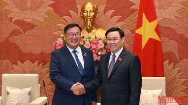 [Ảnh] Chủ tịch Quốc hội Vương Đình Huệ tiếp Chủ tịch nhóm Nghị sĩ hữu nghị Hàn Quốc-Việt Nam 