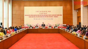 Quang cảnh buổi gặp mặt đoàn đại biểu những người làm xuất bản tiêu biểu nhân kỷ niệm 70 năm Ngày truyền thống ngành xuất bản, in và phát hành sách Việt Nam (10/10/1952-10/10/2022). (Ảnh: Duy Linh)