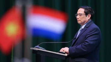 Thủ tướng Phạm Minh Chính phát biểu tại Trung tâm Công nghệ Brainport. 