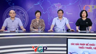 Các khách mời tại tọa đàm.