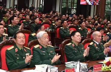Các đại biểu dự Hội thảo kỷ niệm 50 năm chiến thắng “Hà Nội - Điện Biên Phủ trên không”. (Ảnh: Phú Sơn)